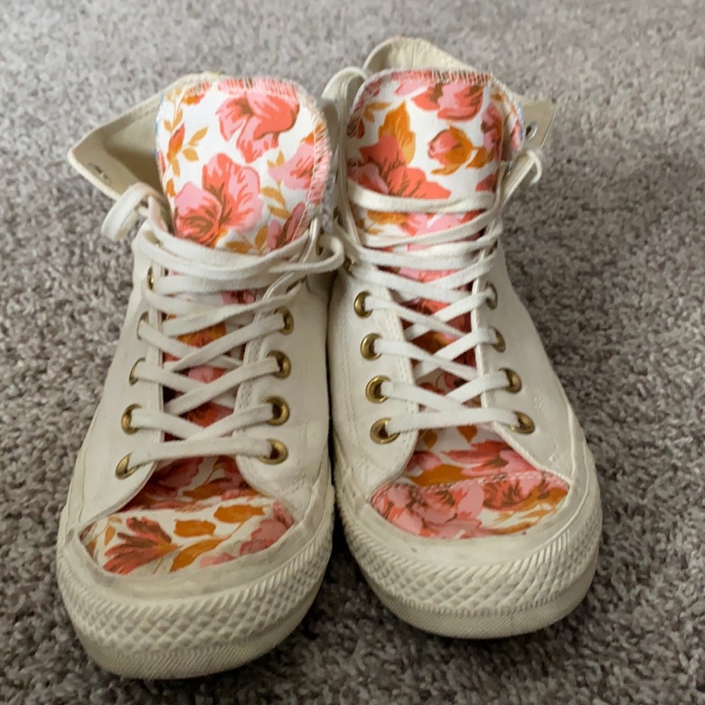 floral tongue converse
